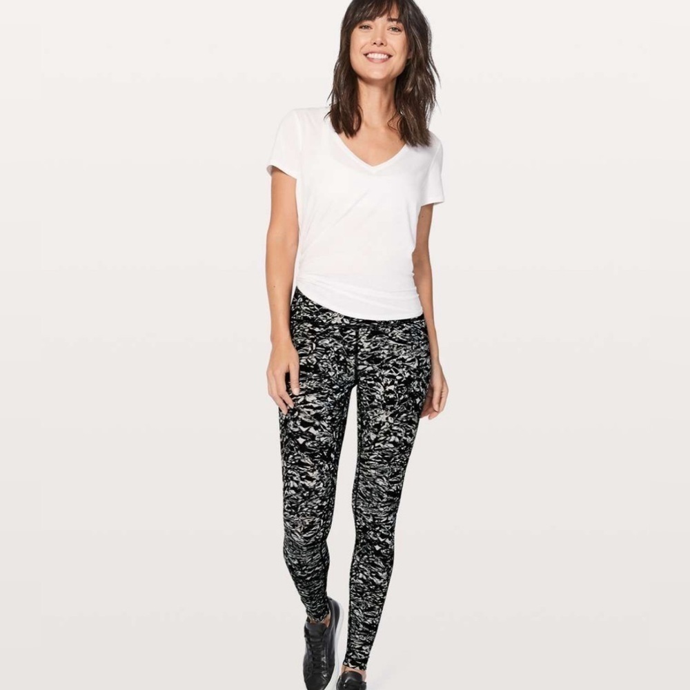 Lululemon Wunder Under Hi-Rise Tight size: 6